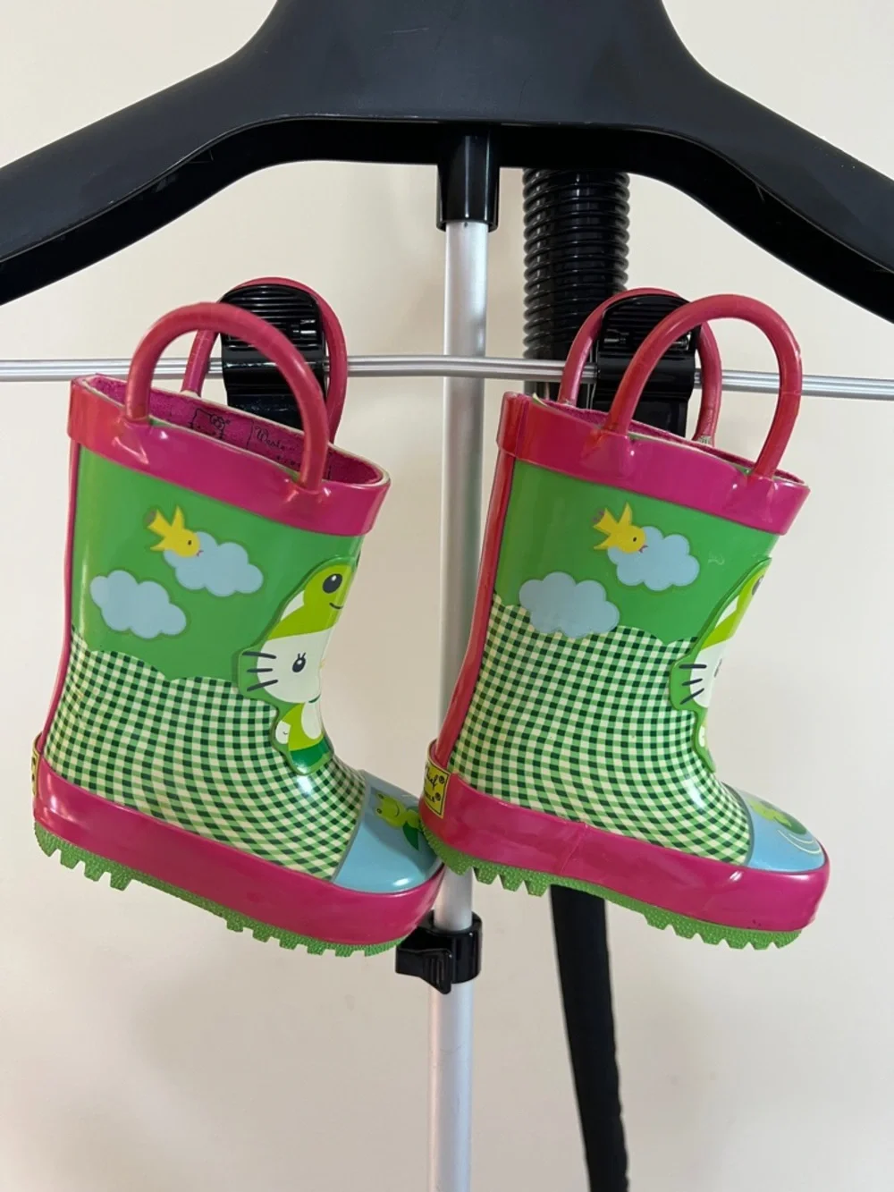 🐸🦜⛅️🛁🚿so cute Western Chief Pink and Green Kids Rain Boots with Animal Print